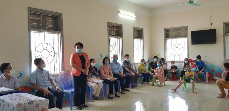 Đồng chí Nguyễn Thị Thu Thủy bày tỏ tri ân các sơ đã có tấm lòng bác ái