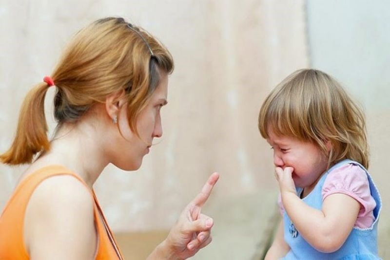 Quát mắng và dạy con thô bạo sẽ khiến người mẹ trở nên "xấu xí" trong mắt con cái