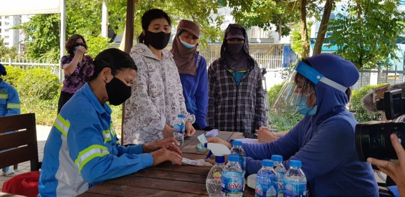 46 công nhân môi trường Tổ Cầu DIễn được nhận 1, 2 tháng lương trong số 5,6 tháng bị nợ