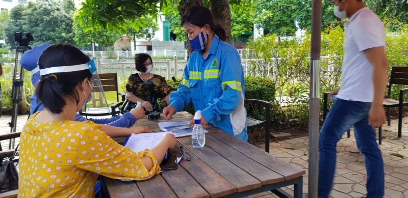 Chị Doãn Thị Cam đề nghị được nhận lại tiền đóng BHXH tháng 12 mà công nhân đã phải tự đóng để chốt sổ