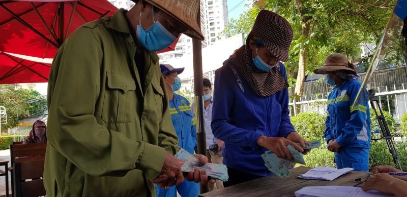 Bà Nguyễn Thị Hoa và ông Phạm Hữu Sót nhận 60,8 triệu đồng