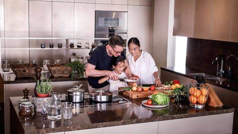 Gia đình ca sĩ Đoan Trang cùng nhau nấu ăn và tận hưởng hạnh phúc sẻ chia