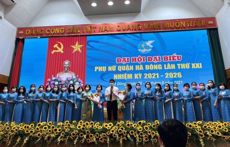 BCH Hội LHPN quận Hà Đông khóa XXI gồm 27 đồng chí ra mắt
