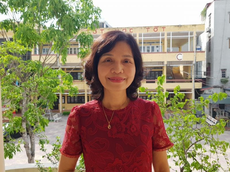 Cô giáo Phạm Tuyết Mai, Hiệu trưởng Trường THPT Quang Trung, quận Hà Đông,