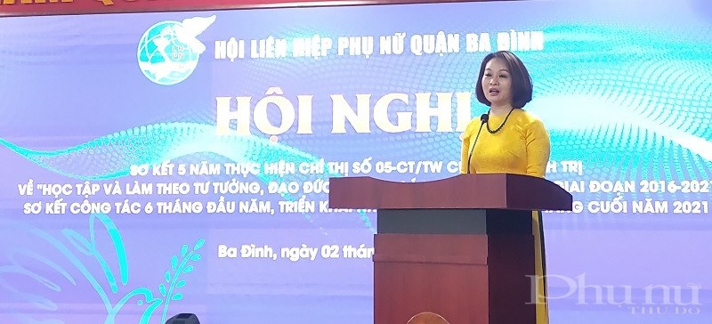 Đồng chí Phạm Thị Thanh Hương - Phó Chủ tịch Hội LHPN Hà Nội phát biểu chỉ đạo hội nghị