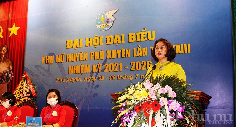 Đồng chí Phạm Thị Thanh Hương - Phó Chủ tịch Hội LHPN Hà Nội phát biểu chỉ đạo Đại hội