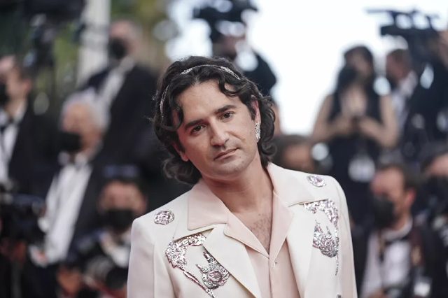 Nam diễn viên Nicolas Maury lịch lãm tại khai mạc Liên hoan phim Cannes lần thứ 74