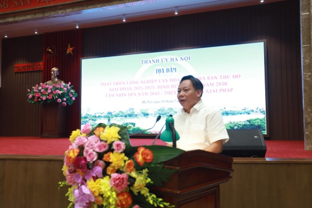 Phó Bí thư Thành ủy Hà Nội Nguyễn Văn Phong chủ trì toạ đàm.