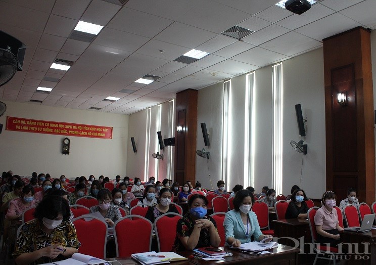 Cán bộ , công chức, viên chức người lao đông cơ quan Hội LHPN Hà Nội tham dự Hội nghị thực hiện nghiêm khuyến cáo 5k của Bộ y tế