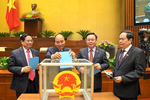 Các đồng chí lãnh đạo Đảng, Nhà nước bỏ phiếu các chức danh tại kỳ họp Quốc hội khóa XIV