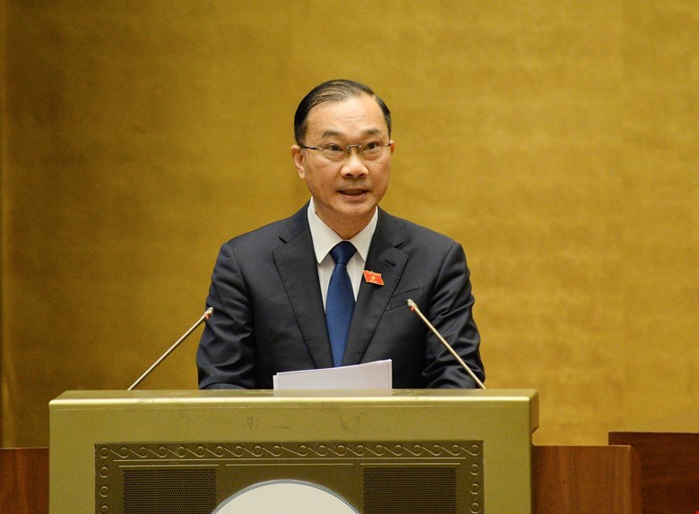 Chủ nhiệm Ủy ban Kinh tế của Quốc hội Vũ Hồng Thanh báo cáo thẩm tra
