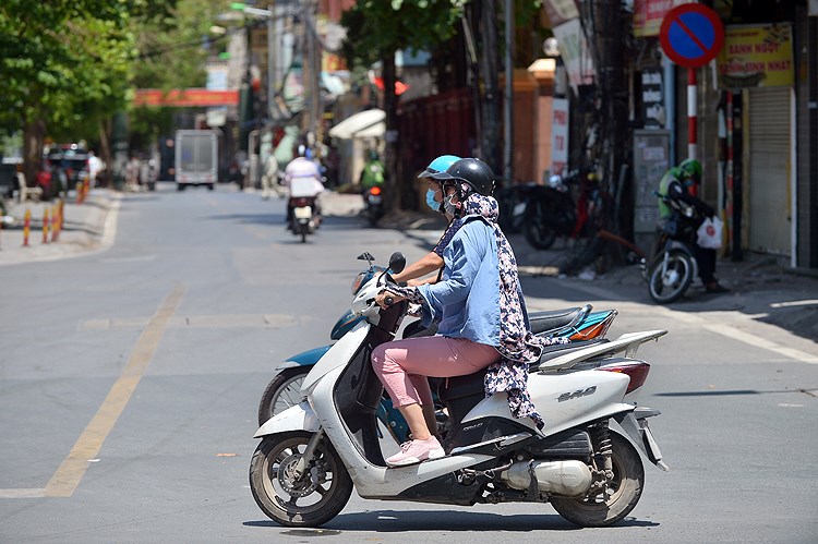Ngày 26/7, chỉ số nóng bức (HI - Heat Index) cực đại tại Thủ đô Hà Nội, tỉnh Quảng Ninh và Hà Tĩnh ở mức nguy hiểm). Ảnh: Lê Phú/Báo Tin tức