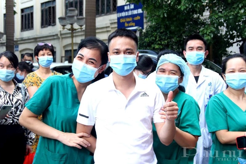 Các thầy thuốc của Bệnh viện Da liễu Trung ương tham gia chống dịch. Ảnh: BYT
