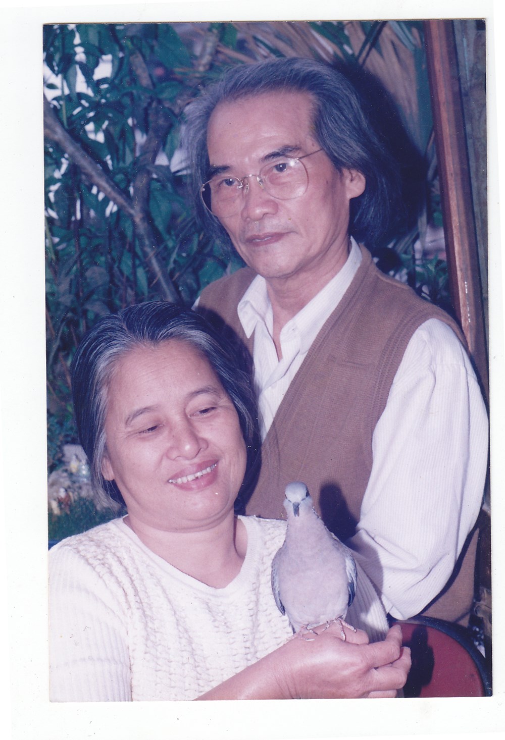 Nhà văn Sơn Tùng hạnh phúc bên người vợ hiền – bà Phan Thị Hồng Mai
