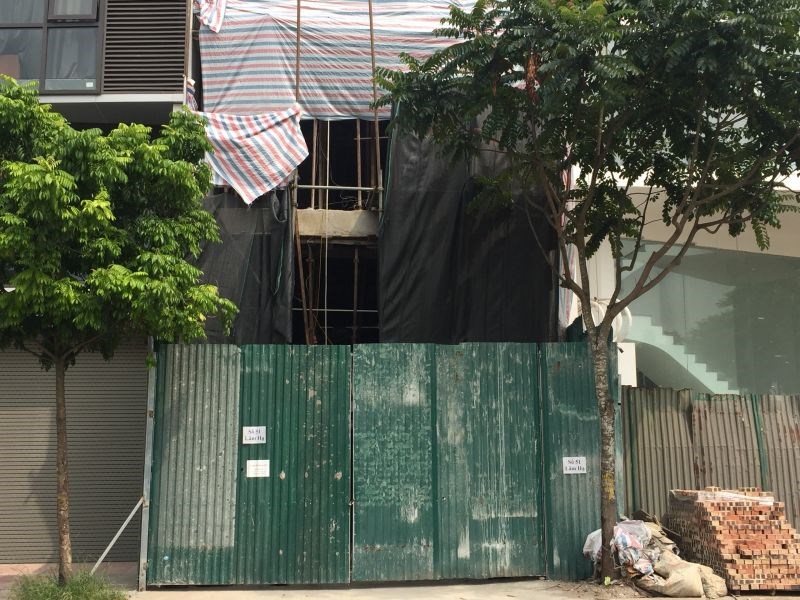 Một công trình xây dựng dân dụng trên địa bàn phường Bồ Đề đã tạm dừng thi công để phòng chống dịch