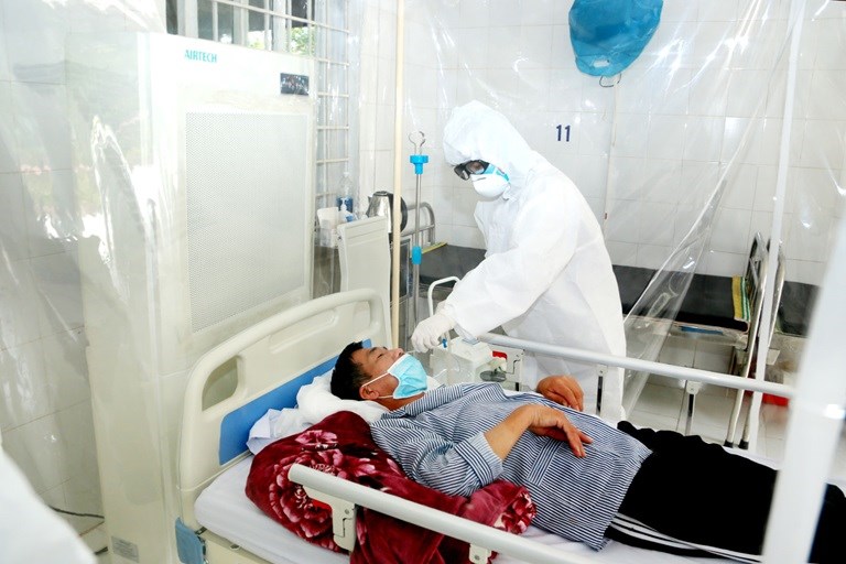 Theo chỉ đạo của BHXH Việt Nam, tuyệt đối không để người bệnh phải tự chi trả chi phí KCB thuộc phạm vi quyền lợi và mức hưởng BHYT theo quy định trong quá trình KCB tại cơ sở y tế.