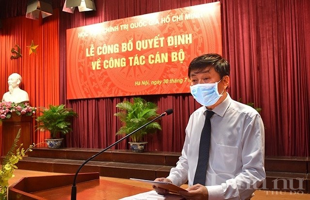 PGS,TS. Phạm Minh Sơn, tân Giám đốc Học viện Báo chí và Tuyên truyền phát biểu nhận nhiệm vụ.