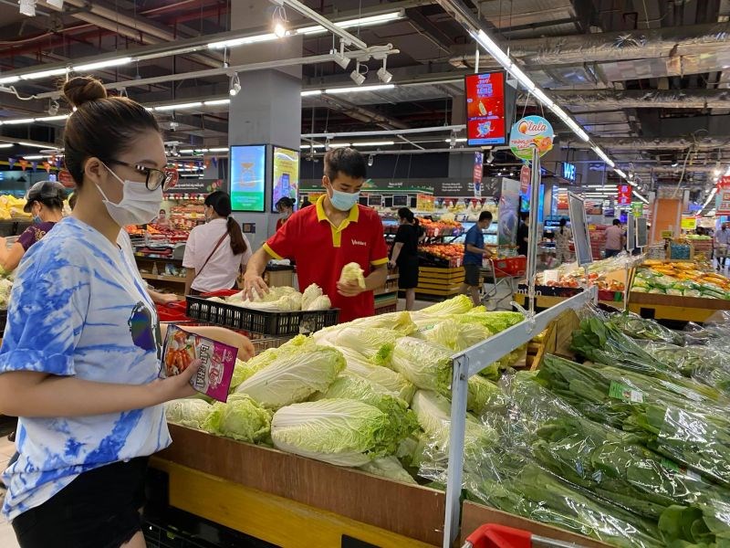 Gần 1.000 siêu thị và cửa hàng VinMart/VinMart+ tại Hà Nội vẫn phục vụ khách hàng