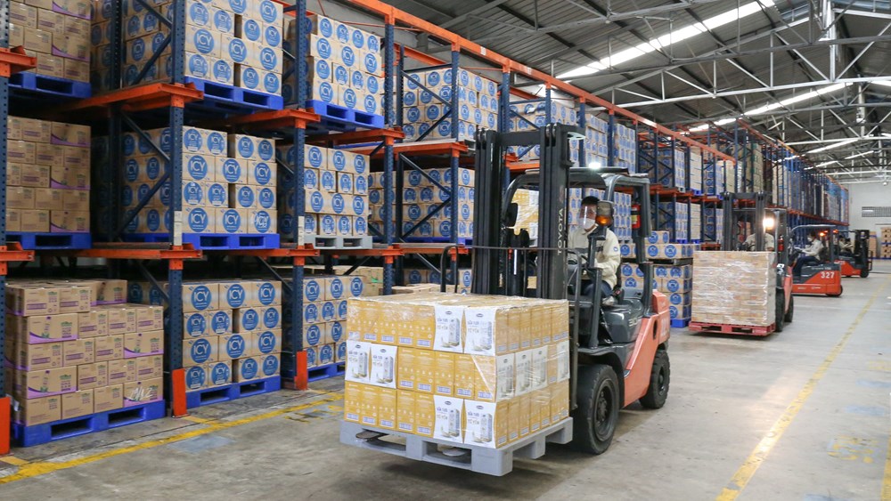 Hoạt động cung ứng hàng hóa được Vinamilk duy trì trong điều kiện giãn cách, đảm bảo sản phẩm dinh dưỡng đến với người dân
