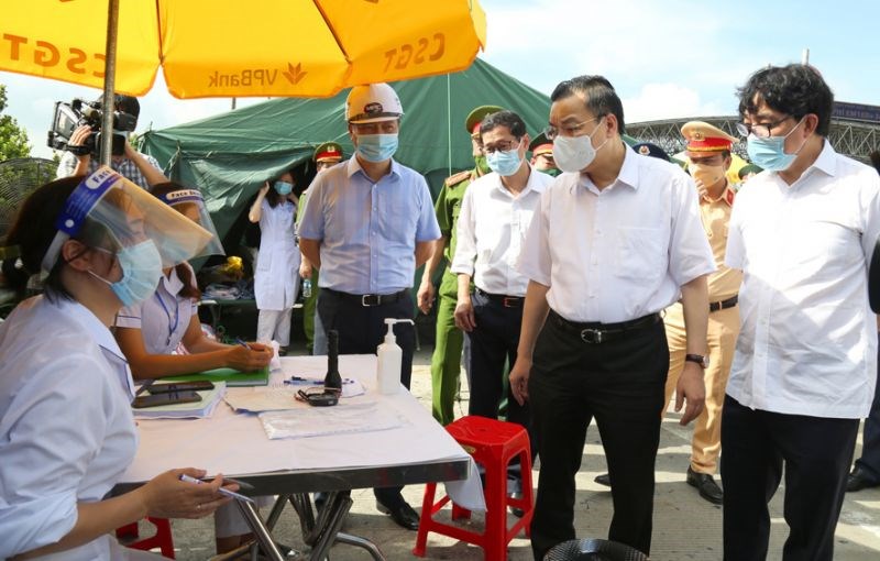 Chủ tịch UBND thành phố Chu Ngọc Anh kiểm tra công tác phòng, chống dịch