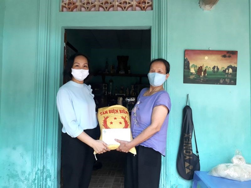 Hội LHPN quận Hà Đông: San sẻ yêu thương với phụ nữ khó khăn trong đại dịch - ảnh 3