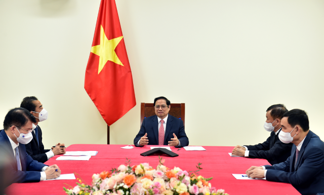 Thủ tướng Phạm Minh Chính và Thủ tướng Andrej Babis bày tỏ hài lòng về sự phối hợp chặt chẽ, hiệu quả và nhất trí tiếp tục tăng cường hợp tác giữa hai nước trên các diễn đàn đa phương.