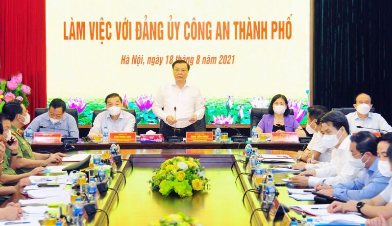 Bí thư Thành ủy Hà Nội Đinh Tiến Dũng chủ trì buổi làm việc giữa Thường trực Thành ủy Hà Nội với Đảng ủy Công an thành phố Hà Nội.