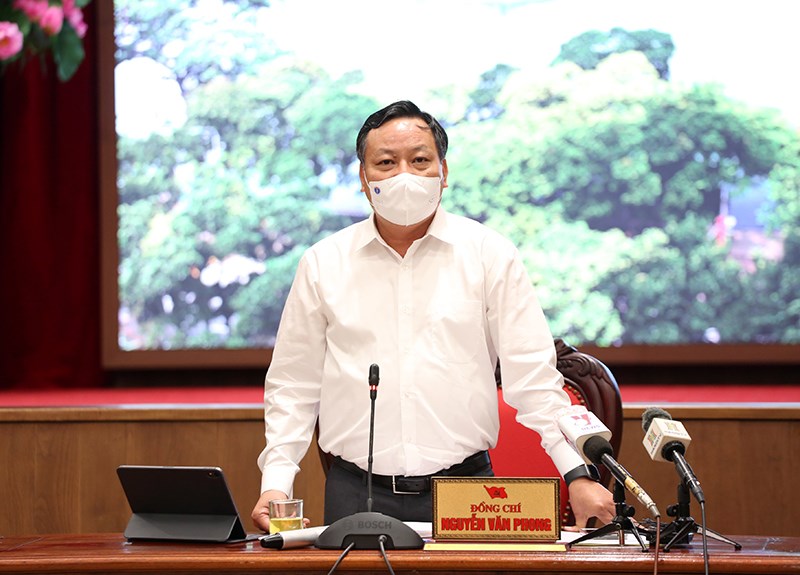 Phó Bí thư Thành uỷ Nguyễn Văn Phong phát biểu kết luận tại hội nghị.