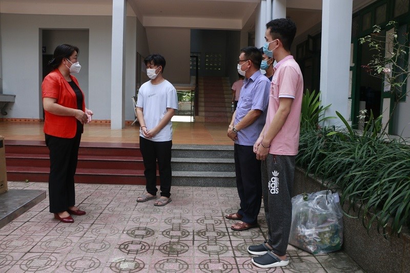 Các lưu học sinh chia sẻ sự xúc động khi luôn được đón nhận tình cảm, sự quan tâm của các thầy cô giáo Việt Nam và tổ chức Hội LHPN Hà Nội, Hội Hữu nghị Việt Nam Campuchia