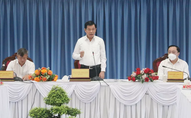 Bí thư Tỉnh ủy Đồng Nai Nguyễn Hồng Lĩnh phát biểu tại cuộc họp.