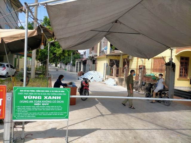 Chốt tự quản “vùng xanh” tại thị trấn Chi Đông, huyện Mê Linh.