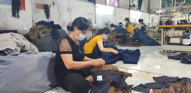 Xưởng may gia đình anh Phạm Văn Tâm giải quyết việc làm cho hàng trăm lao động nữ