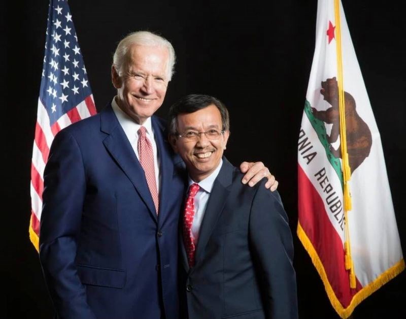 Ông David Dương chụp ảnh cùng Tổng thống Mỹ Joe Biden
