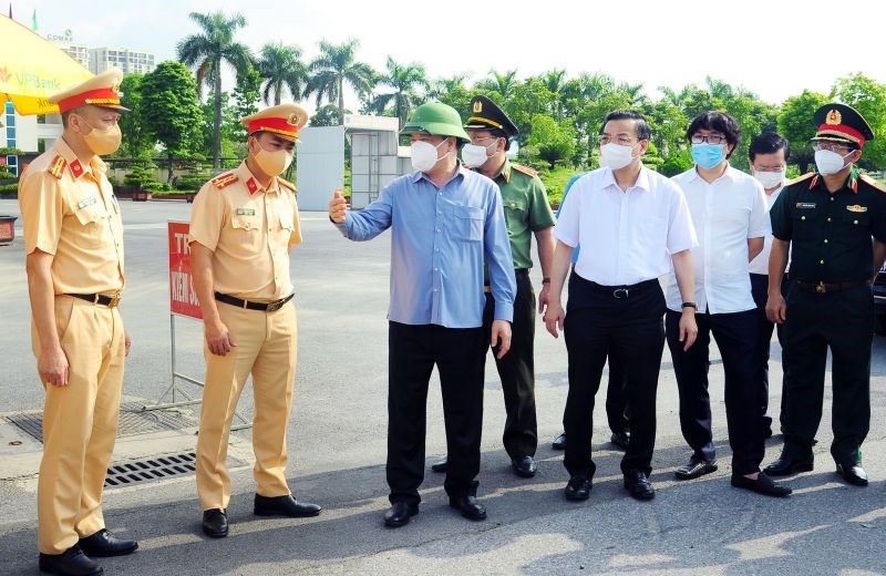 Lãnh đạo Thành phố kiểm tra công tác phòng, chống dịch tại quận Hoàn Kiếm.