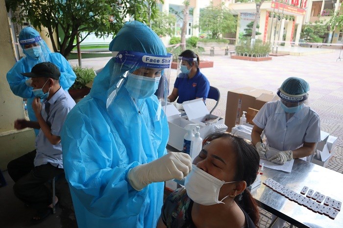 Đoàn đã tiến hành kiểm tra công tác xét nghiệm diện rộng và tiêm chủng tại các điểm phường Phú Đô, Mễ Trì, Trung Văn và Đại Mỗ.