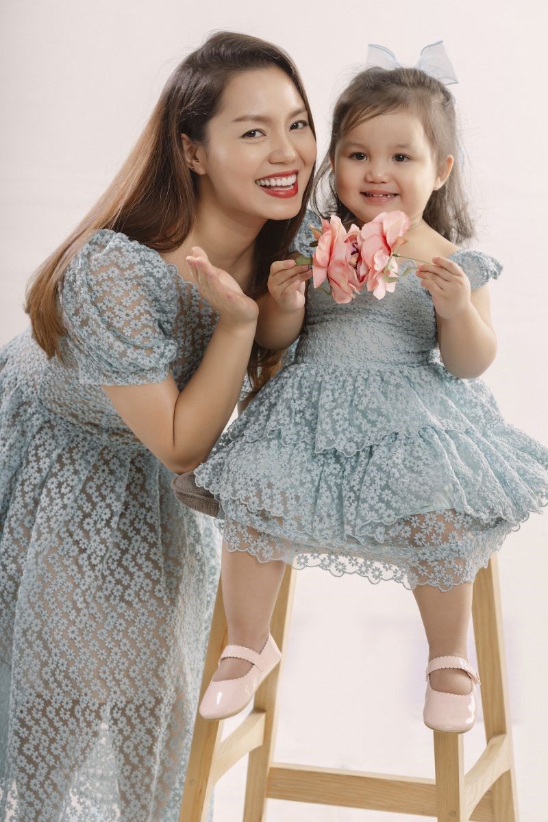 Ngọc Anh và con gái trong bộ ảnh kỷ niệm