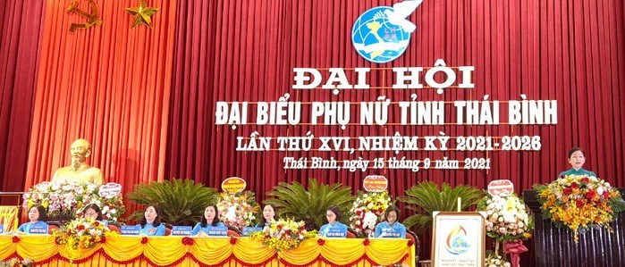 Đồng chí Trần Thị Hương - Phó Chủ tịch Hội LHPN Việt Nam phát biểu chỉ đạo tại Đại hội
