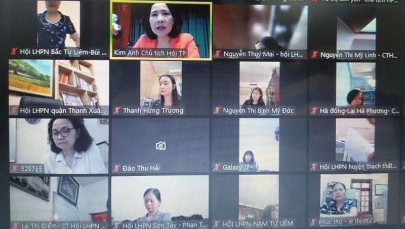 Đồng chí Lê Kim Anh – Chủ tịch Hội LHPN Hà Nội chủ trì hội nghị giao ban bằng hình thức trực tuyến