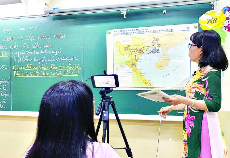 Theo Hiệp hội các trường đại học, cao đẳng Việt Nam, với bậc tiểu học, THCS không nên áp dụng hình thức dạy trực tuyến (ảnh minh họa)