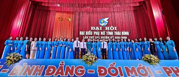 Lãnh đạo tỉnh Thái Bình, lãnh đạo Hội LHPN Việt Nam và các đại biểu dự Đại hội