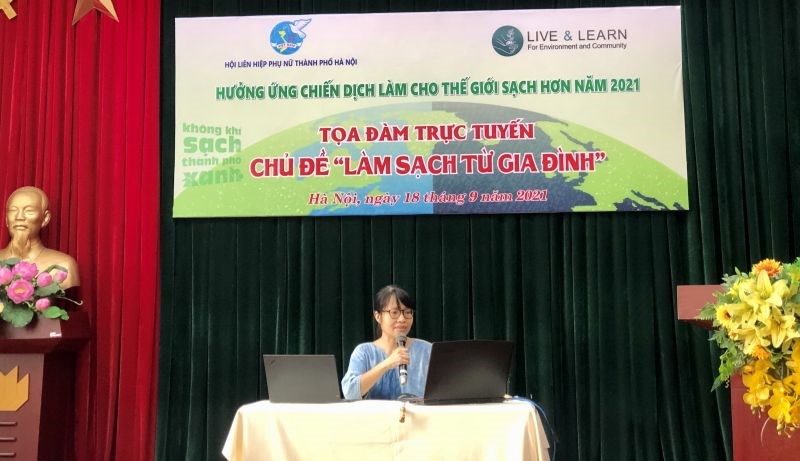 Đỗ Vân Nguyệt, Giám đốc Trung tâm Sống và Học tập vì môi trường và cộng đồng chia sẻ các thông tin về tình hình ô nhiễm tại Hà Nội, Việt Nam và trên thế giới, đồng thời đưa ra khuyến nghị về ý thức bảo vệ môi trường cho mỗi người dân
