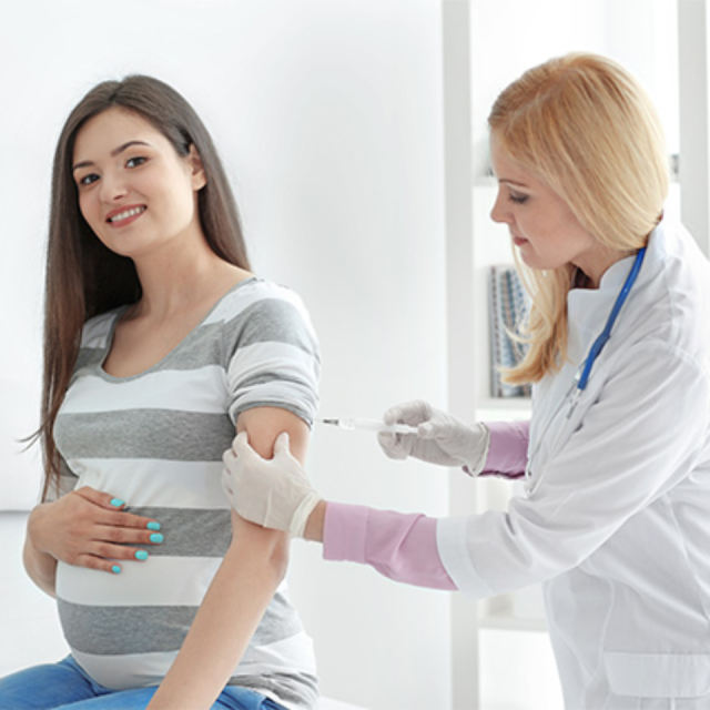 Tiêm vắc-xin không làm thay đổi chu kỳ kinh nguyệt cũng như ảnh hưởng đến khả năng sinh sản của phụ nữ.