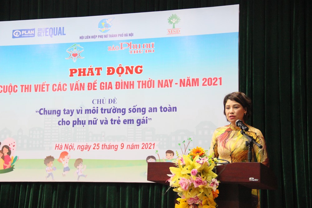 Đồng chí Lê Quỳnh Trang, Tổng Biên tập Báo Phụ nữ Thủ đô, Phó ban Tổ chức Cuộc thi đánh giá kết quả 10 năm triển khai thực hiện cuộc thi viết 