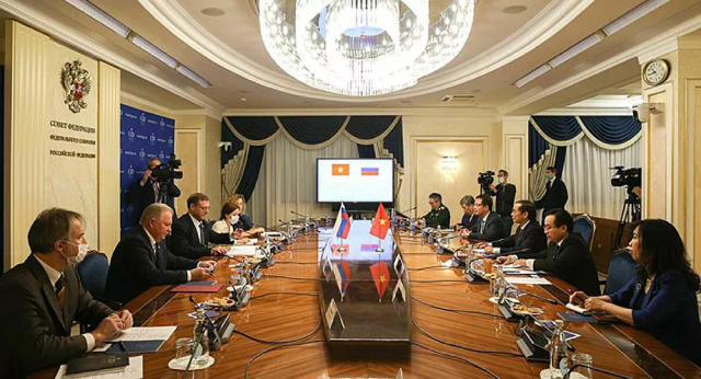 Cuộc gặp giữa Phó Chủ tịch Hội đồng Liên bang (Thương viên Nga) Konstantin Kosachev và Bộ trưởng Bộ Ngoại giao Việt Nam Bùi Thanh Sơn.