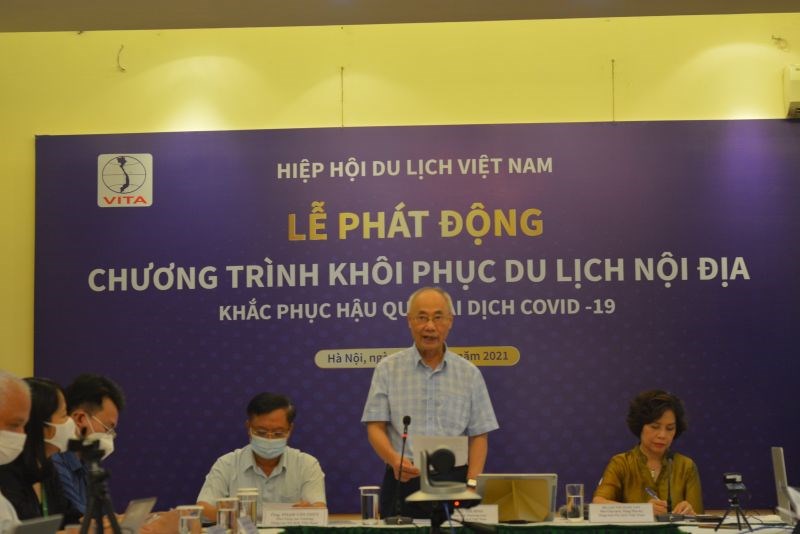 Ông Vũ Thế Bình - Phó Chủ tịch Thường trực Hiệp hội Du lịch Việt Nam trao đổi về khái niệm du lịch an toàn