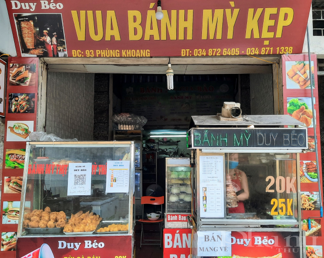 Cửa hàng bánh mỳ này tại Phùng Khoang đã thực hiện nghiêm túc việc dán mã QR ngay từ khi có quy định của Thành phố.