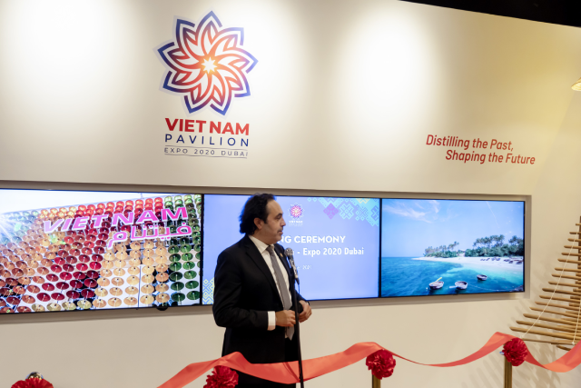 Ông Omar Shehadeh - Tổng Phụ trách các nước tham dự EXPO 2020 Dubai chúc mừng và cảm ơn Việt Nam đã nỗ lực tham gia EXPO 2020 Dubai.