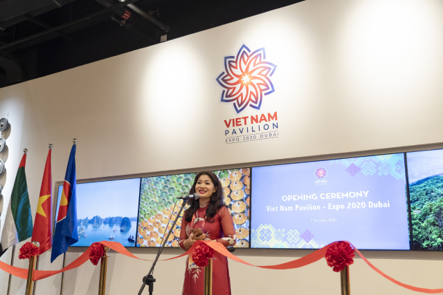 Bà Nguyễn Phương Hòa, Cục trưởng Cục Hợp tác quốc tế, Tổng Đại diện Việt Nam tại EXPO 2020 Dubai phát biểu chào mừng.