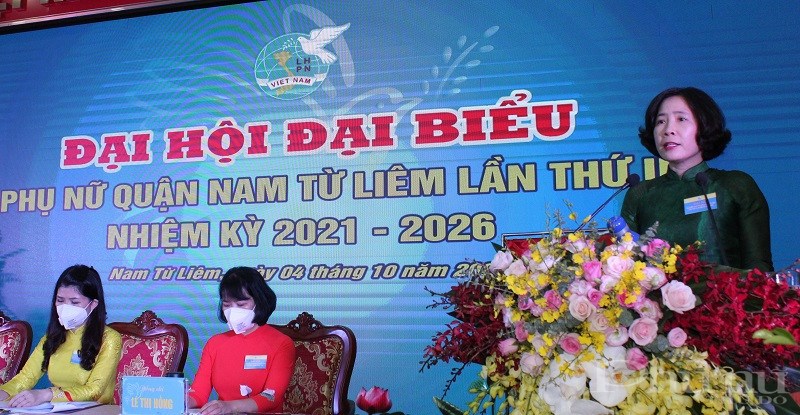 Đồng chí Lê Kim Anh Chủ tịch Hội LHPN Hà Nội phát biểu chỉ đạo tại Đại hội