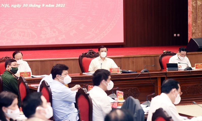 Bí thư Thành ủy Hà Nội Đinh Tiến Dũng và lãnh đạo thành phố Hà Nội chủ trì hội nghị.